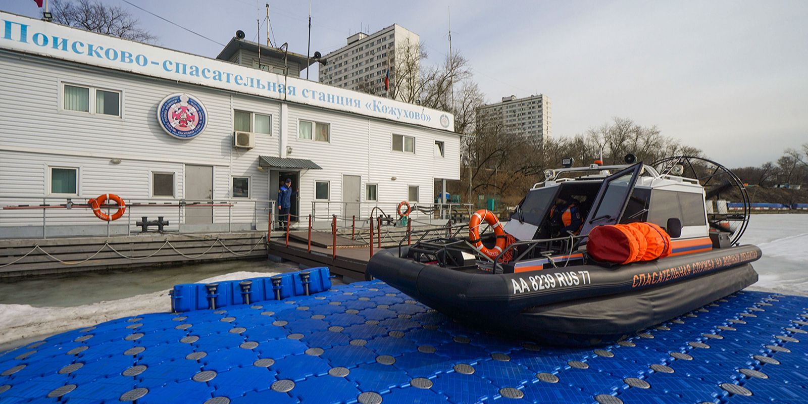 Спасатели усилили контроль безопасности на столичных водоемах и реках из-за активного таяния льда